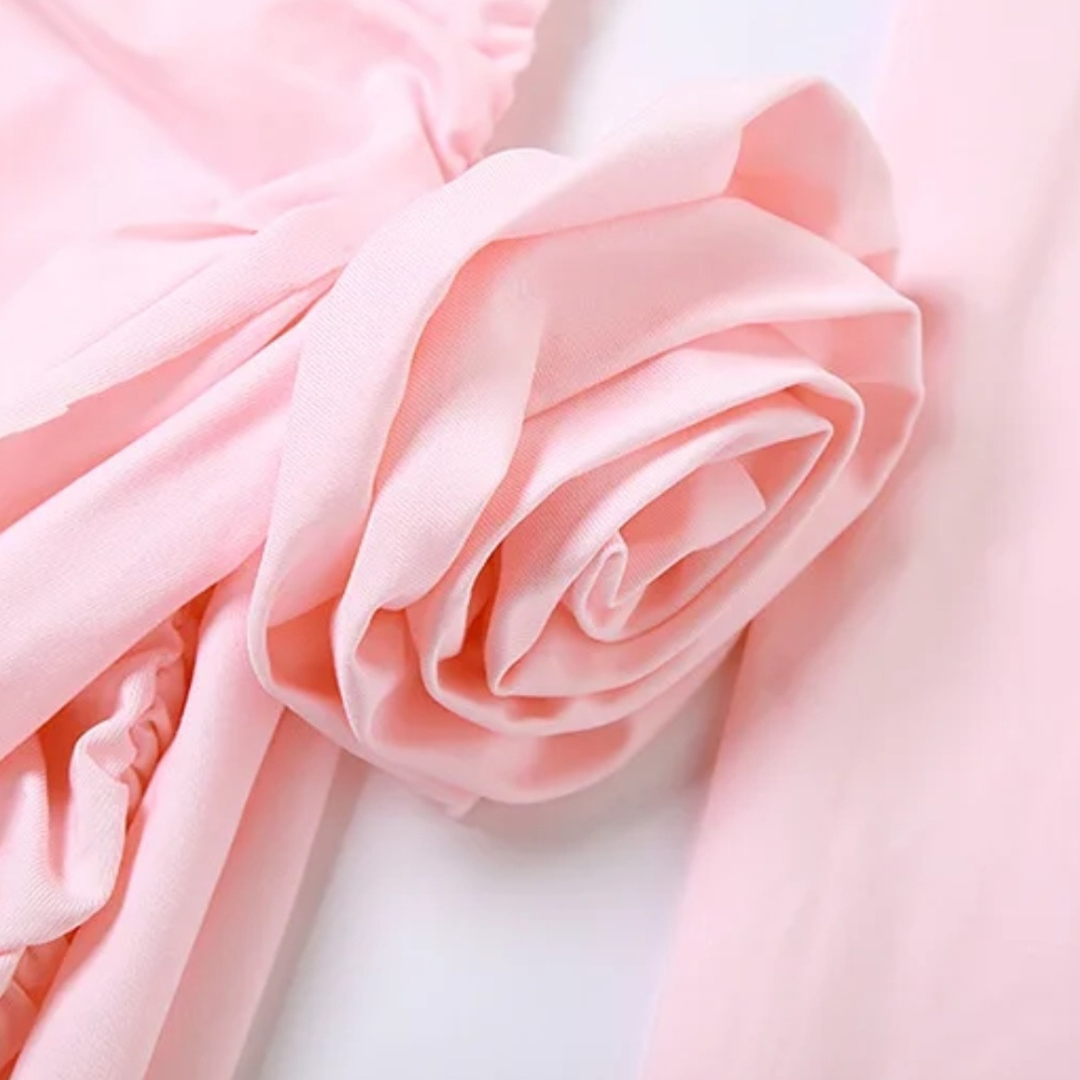 Draped Elegance – Off-Shoulder Langarmkleid in Rosa