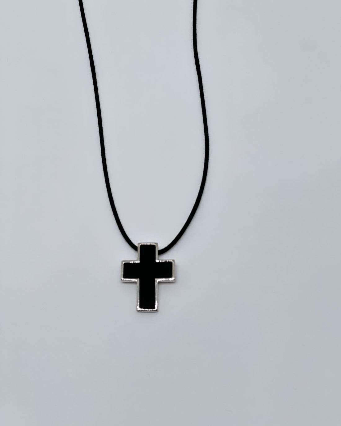 Leather necklace with cross pendant in sterling silver