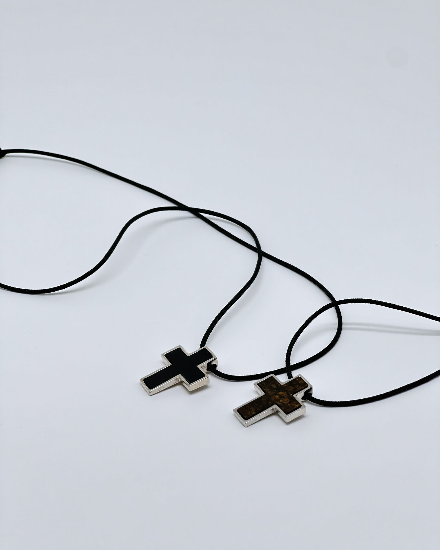 Leather necklace with cross pendant in sterling silver