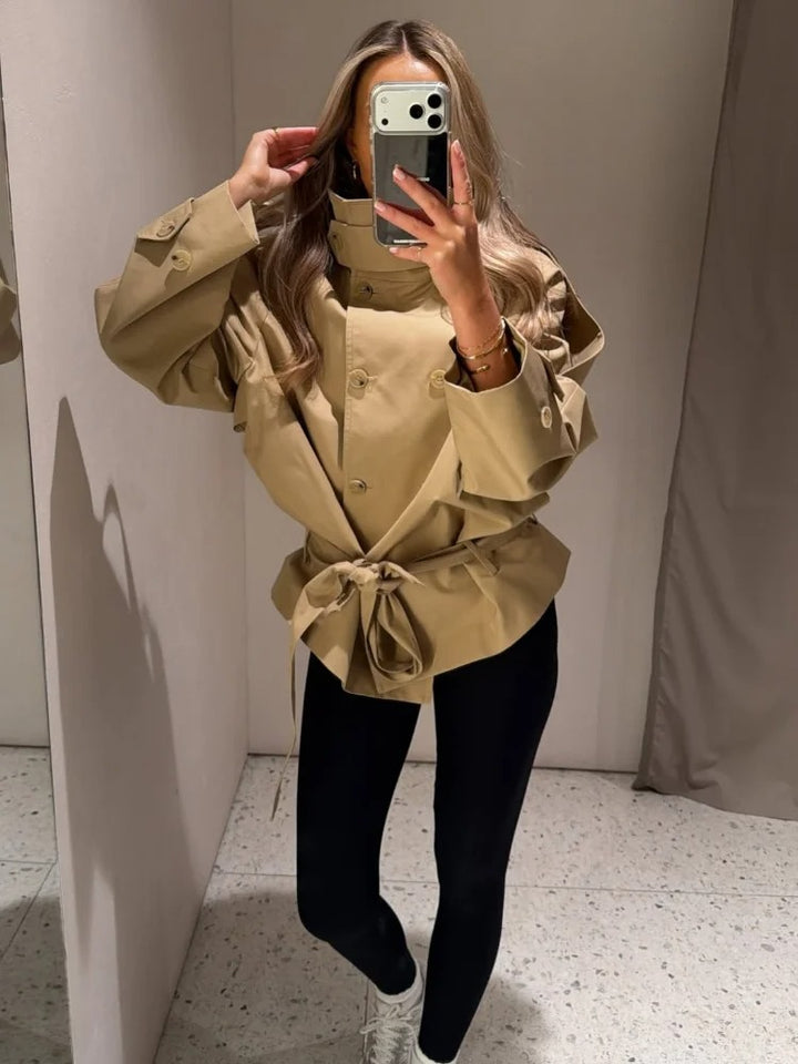 Trenchcoat Kurz – Elegante Übergangsjacke mit Gürtel & Stehkragen