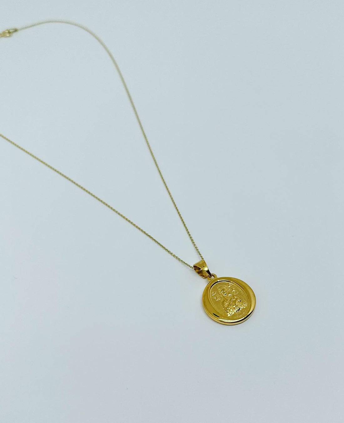 Necklace with Madonna medallion 18 carat gold plated