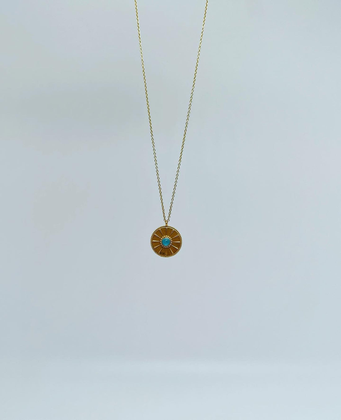 Necklace with medallion 18 carat gold plated